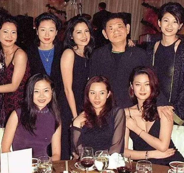中國香港女明星，自信之光，展現(xiàn)變化之力